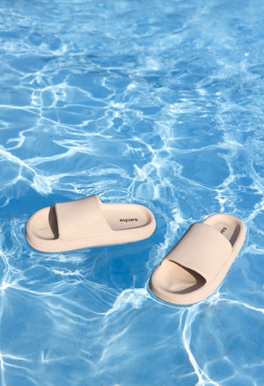 Claquettes de piscine